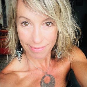 Meet your Posher, Hallie